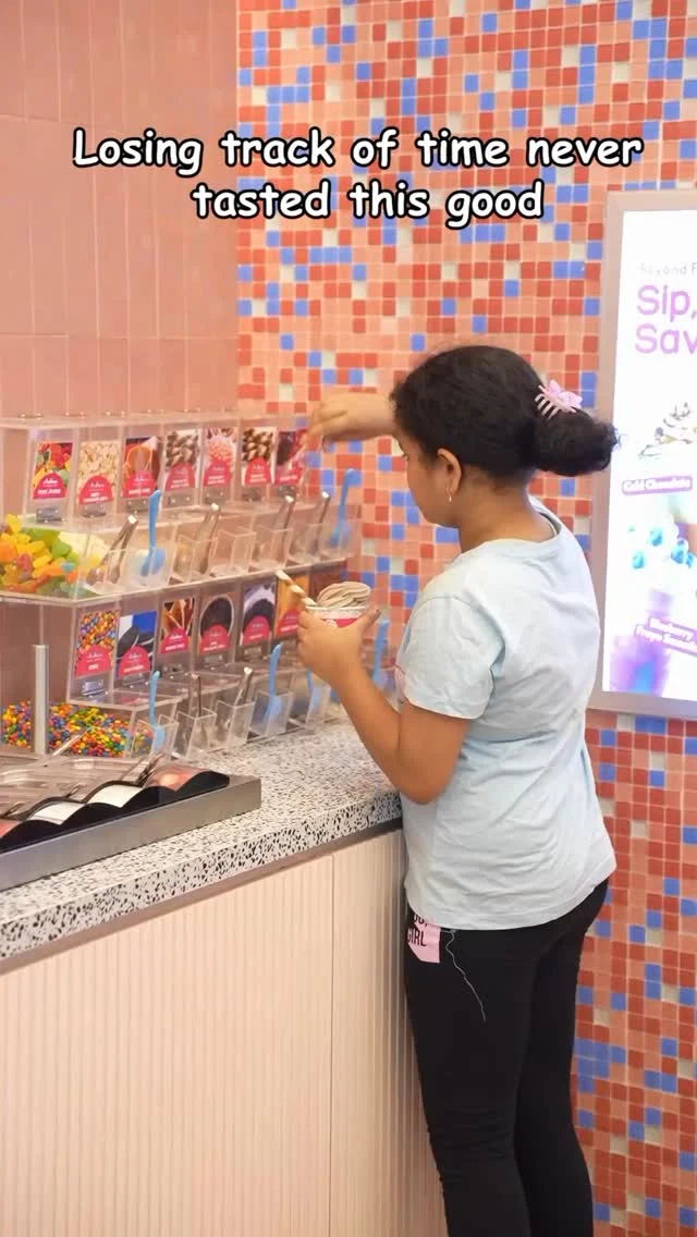 Somewhere between toppings and giggles, we forgot to check the time🍨✨
.
.
.
#myfroyoland #frozenyogurt #froyo #healthydessert #fyp #trending #dessert #dessertlover #explore
